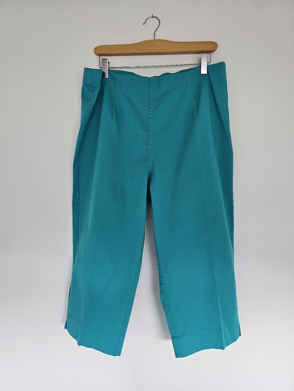 White Stag Green Capris W/stretch